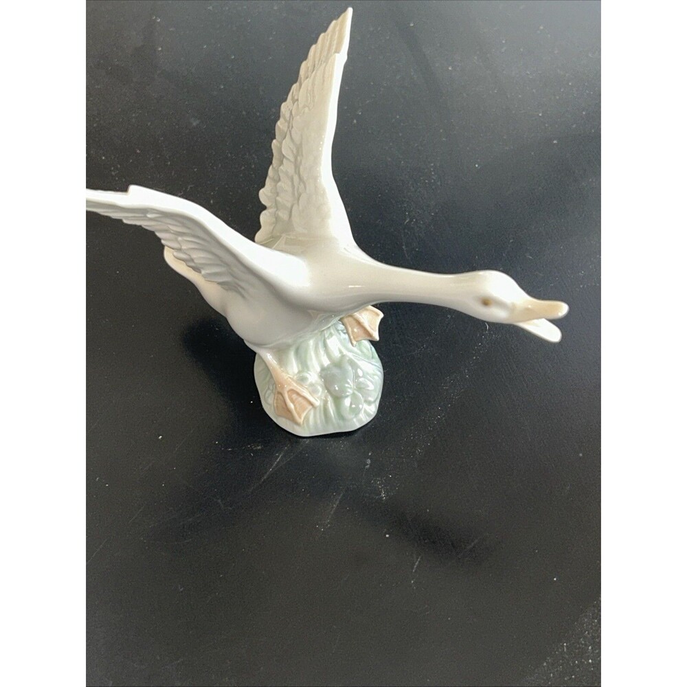 Vintage Lladro Goose "Taking Flight" Figurine #1265